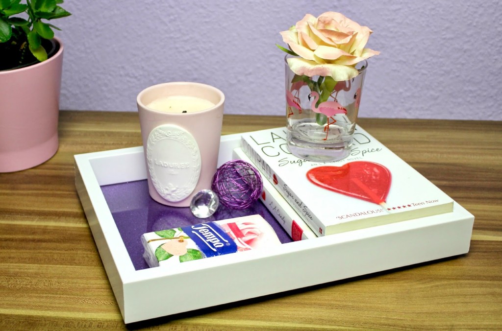 http://www.kirschbluetenblog.at/2014/05/diy-coffee-table-tray-tablett-fur-den.html