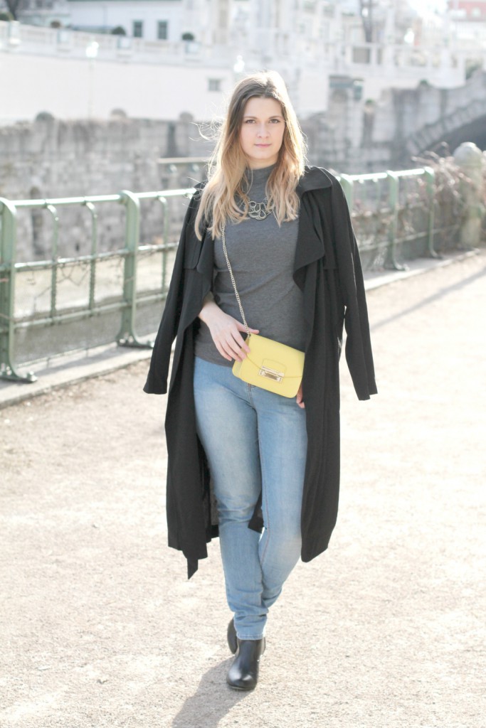 Blogger Outfit Furla Metropolis Trenchcoat Fashionblog Osterreich