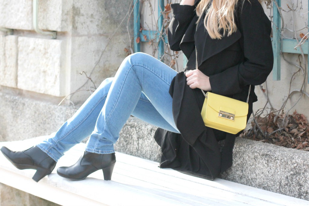 Furla Metropolis yellow gelb Blogger Wien Outfit Trenchcoat