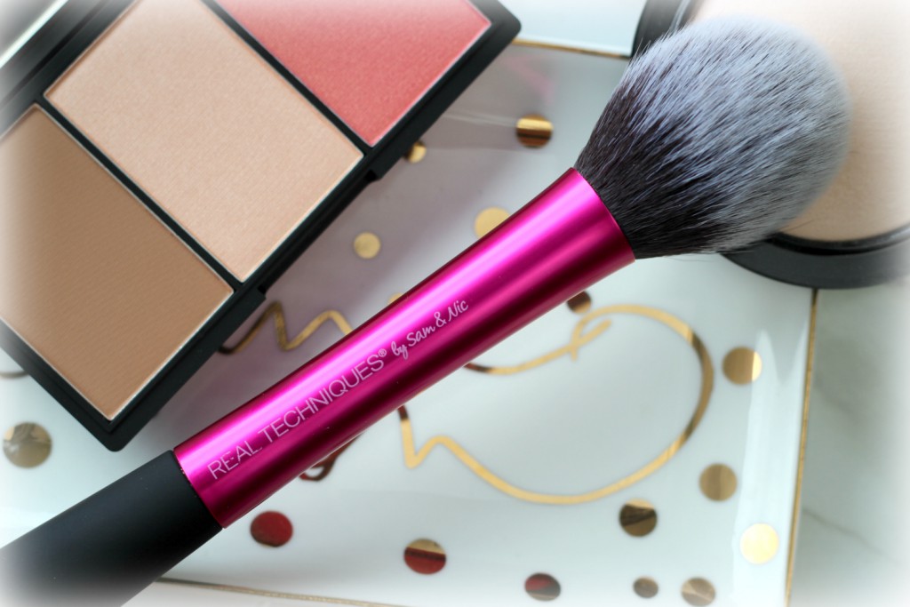 http://www.kirschbluetenblog.at/wp-content/uploads/2016/09/Real-Techniques-Blush-Brush-.jpg