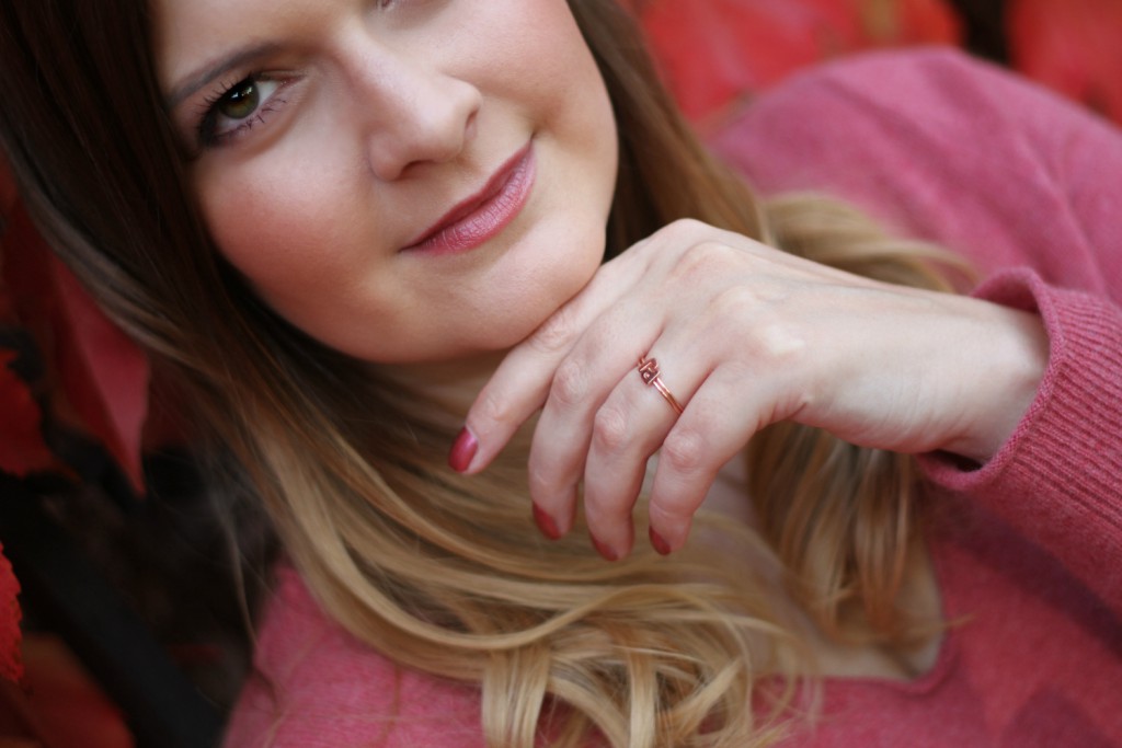 mac-lip-captive-swatch-lips