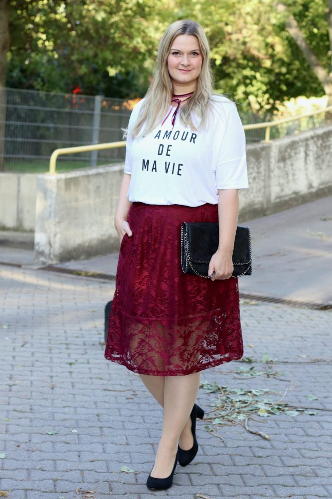 Blogger Outfit Red Kollektion Bonprix Statement Shirt Spitzenrock Fashionblog Wien