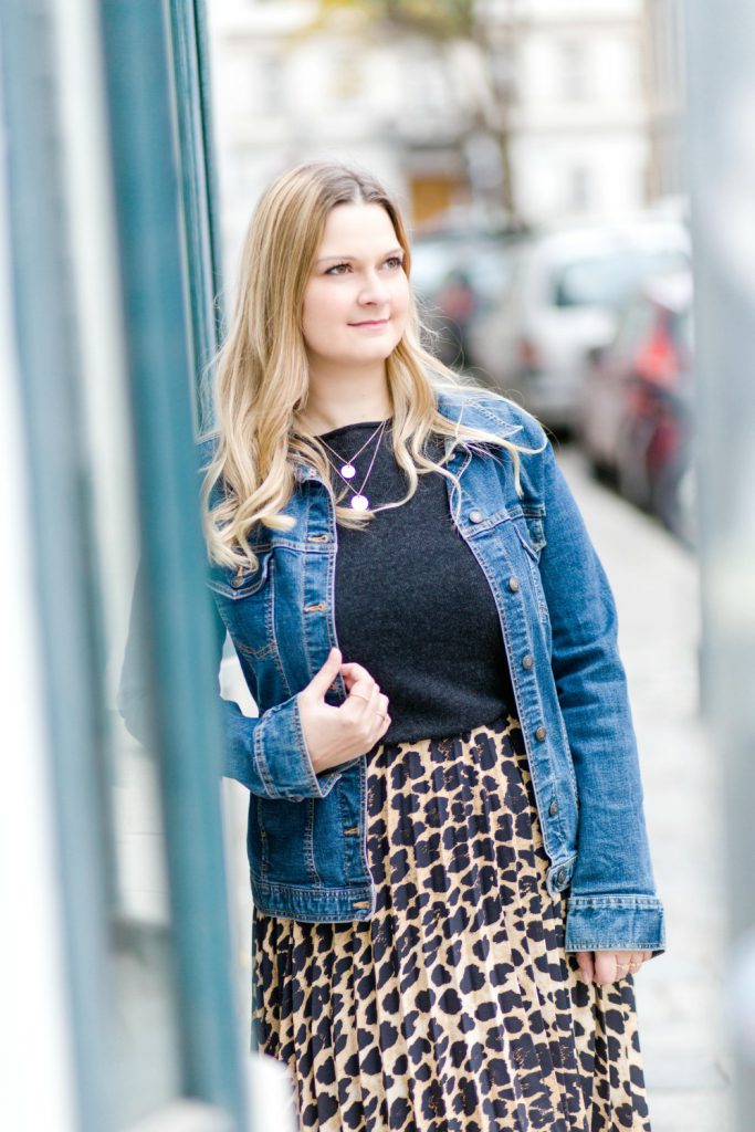 Blogger Outfit YSL Bag Leoprint Zara Midirock Deichmann Stiefeletten 