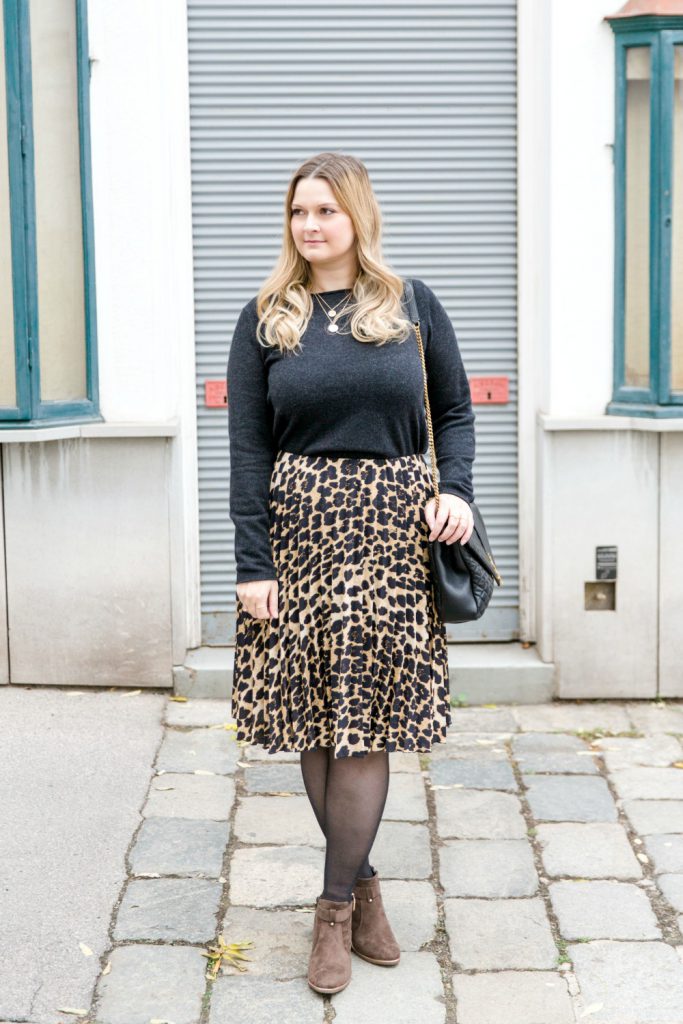 Blogger Outfit YSL Bag Leoprint Zara Midirock Deichmann Boots 