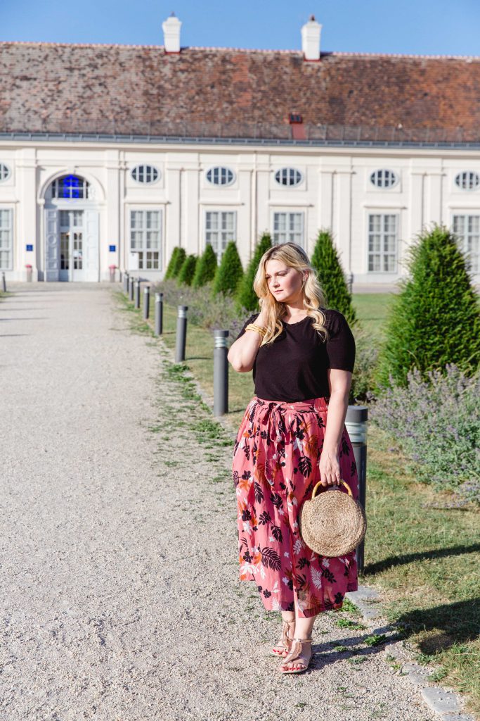 Zara Midirock Blogger Outfit Mango Strohtasche Modeblog Osterreich Fashionblog Wien