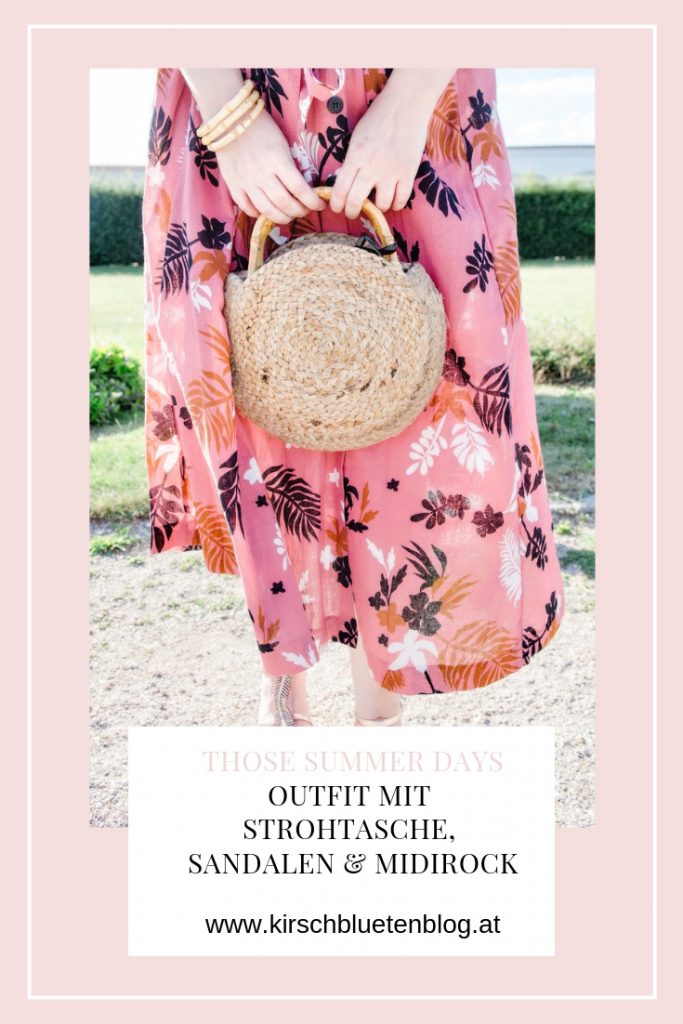 sommer outfit midirock flower strohtasche straw bag bambus midirock gold sandalen blogger fashionblog wien